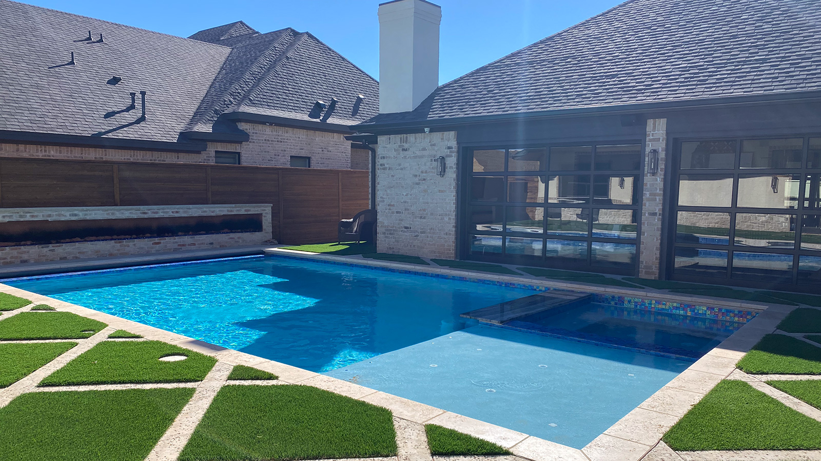 Can a Small Backyard Accommodate a Luxury Pool?