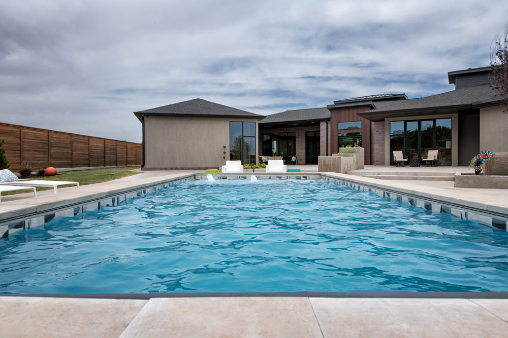 UV/Ozone vs. Chlorine: Which Pool Sanitation System is Right for You?
